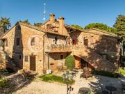 Rustici e casali in vendita di 800 m² in Via Nuova, 7