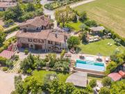 Rustici e casali in vendita di 855 m² in Piazza...