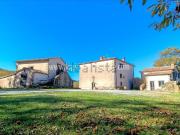 Rustici e casali in vendita di 870 m²