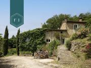 Rustici e casali in vendita di 876 m² in Via Becarino