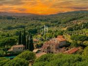 Rustici e casali in vendita di 880 m²