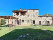 Rustici e casali in vendita di 880 m²