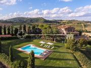 Rustici e casali in vendita di 900 m² in Via delle Pietrose