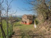 Rustico / Casale in vendita a Carassai AP