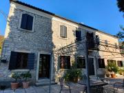 Rustico / Casale in vendita a Cazzano di Tramigna VR