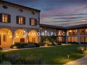 Rustico / Casale in vendita a Desenzano del Garda BS