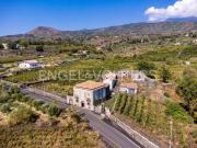 Rustico / Casale in vendita a Zafferana Etnea CT
