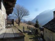 Rustico con giardino a Varzo