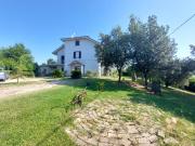 Casa colonica in vendita a Acquaviva Picena