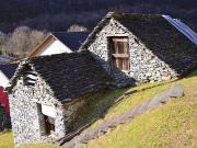 Rustico da rinnovare con piccolo terreno