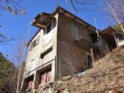 Rustico da ristrutturare con grande terreno terrazzato /...