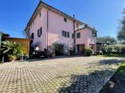 RUSTICO di 10 vani e di 250 mq PIETRASANTA Crociale rif. 037