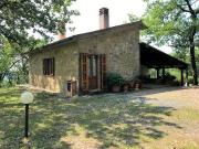 Rustico in stile Toscano con giardino e piscina in...