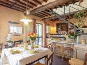 RUSTICO INDIPENDENTE CON GIARDINO IN COLLINA