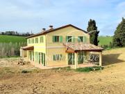 Casale in vendita a Macerata 344m² Macerata