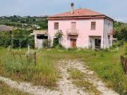 Rustico/casale/corte in vendita a Castellalto via...