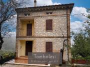 Rustico/casale/corte in vendita a Sassoferrato