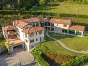 Rustico/casale/corte in vendita a Serravalle Langhe