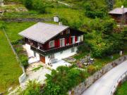 Rustikales Einfamilienhaus mit Umschwung und Garage