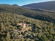 RUSTREL ENSEMBLE RURAL À RENOVER