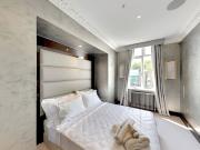 Rutland Gate, London SW7, 3 bed flat to rent, £26,000...