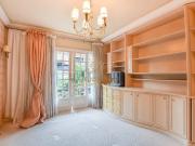 São Lourenço, Casa triplex, desocupada, com local para...