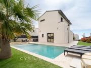 Maison haut de gamme de 150 m² avec piscine Terrain de...