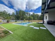 SAINT JEAN D'ILLAC Belle contemporaine de plain pied...