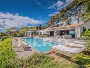 SAINTE MAXIME: VILLA MODERNE AVEC VUE MER