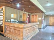 Sala com 6 divisórias e 2 vagas