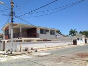 SALINAS: CASA DE DOS PISOS A POCAS CUADRAS DEL MAR