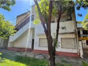 Salón comercial y vivienda a metros de Av 25 de Mayo!