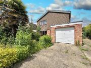Salter Avenue NR4, 6 bed detached house to rent, £3,600... Salter Avenue NR4, 6 bed detached house to rent, £3,600...