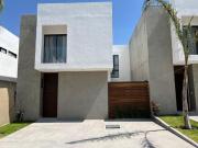 SAN ISIDRO JURIQUILLA CASA EN VENTA