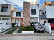 San Isidro Juriquilla, VENTA. Casa con 3 recámaras,...