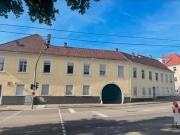 Sanierbedürftiges Mehrfamilienhaus