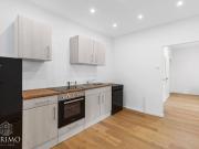 Sanierte 2,5 Zimmer Wohnung mit zwei Balkonen und...