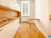 Sanierte 2 Zimmer Altbauwohnung mit separater Küche nahe...