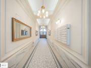 Sanierte 2 Zimmer Stilaltbauwohnung mit Top Anbindung