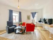 Sanierte 2 Zimmer Wohnung am Huttenplatz: WG geeignet...