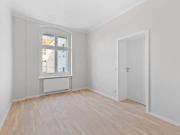 Sanierte 2 Zimmer Wohnung in Toplage Moabit sucht... Sanierte 2 Zimmer Wohnung in Toplage Moabit sucht...