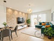 Sanierte 2 Zimmer Wohnung mit Panorama Balkon!