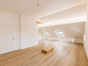 Renovierte 3 Zimmer Dachgeschosswohnung mit Loggia