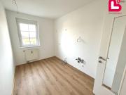 Sanierte 3 Zimmer Wohnung mit Parkplatz und Loggia