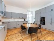 Sanierte 4 Zimmer Altbauwohnung mit 2 Balkonen,...