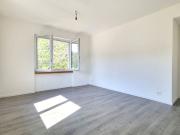 Sanierte 5 Zimmer Wohnung mit zwei Balkons