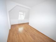 Sanierte Altbauwohnung im Dachgeschoss mit Loggia!