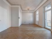 Sanierte Altbauwohnung mit Balkon und zwei Schlafzimmern