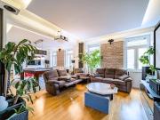 Sanierte Altbauwohnung mit Loggia