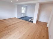 Kernsanierte Dreizimmerwohnung mit großer Loggia und... Kernsanierte Dreizimmerwohnung mit großer Loggia und...